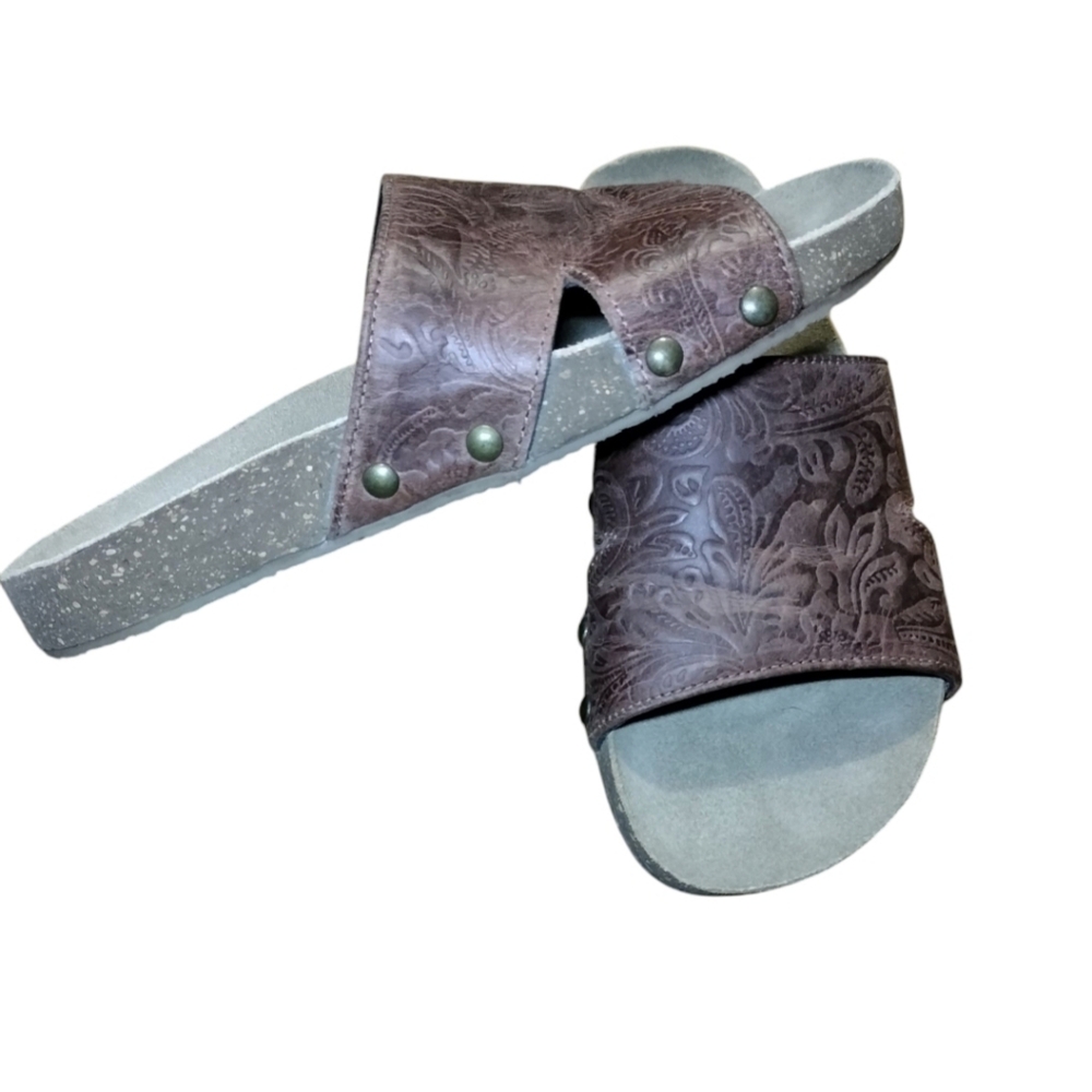 Roper Embossed Brown Slide Sandals